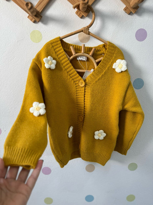 Knitted cardigan with flowers 🌸